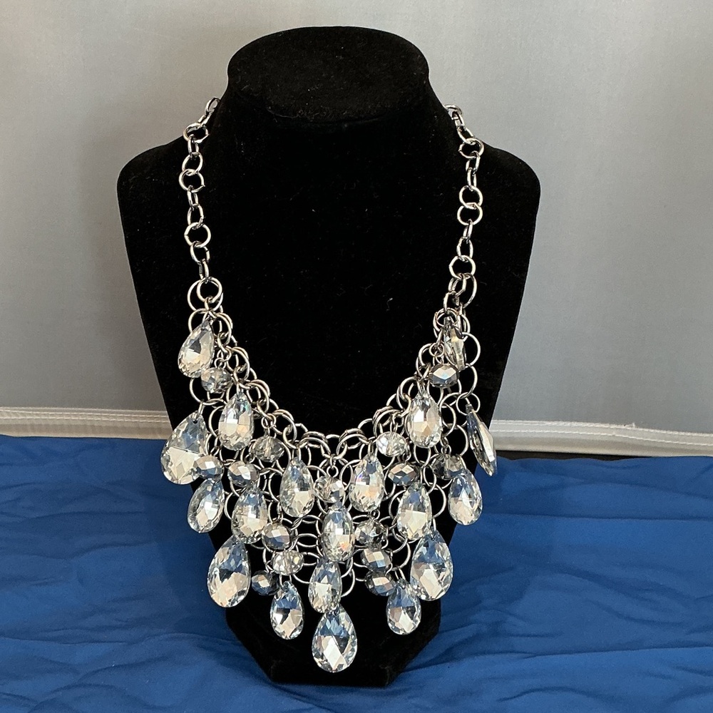 Chic Silver Crystal Necklace